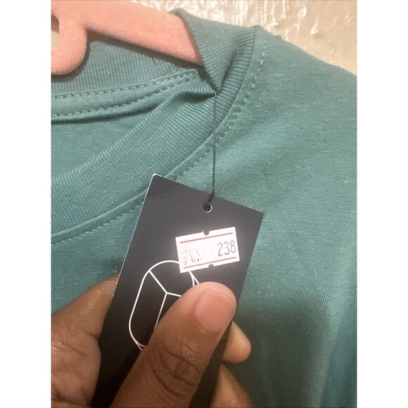 Beverly Hills Tennis Club T Shirt Mens Size M Long Sleeve Green Tournament - Picture 6 of 6